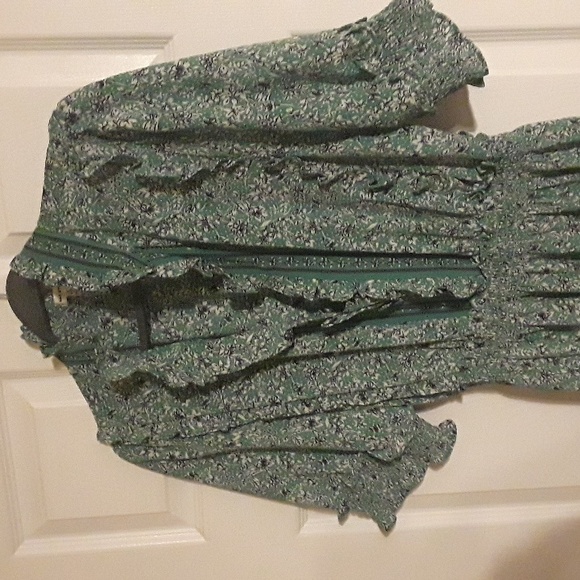 Max Studio Elbow Length Sleeve Print Tiered Maxi Dress ditsy floral Green White - Picture 7 of 17